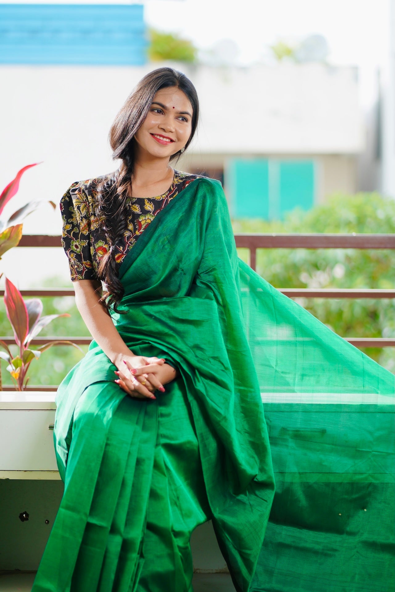Mangalagiri Plain Bottle Green Saree